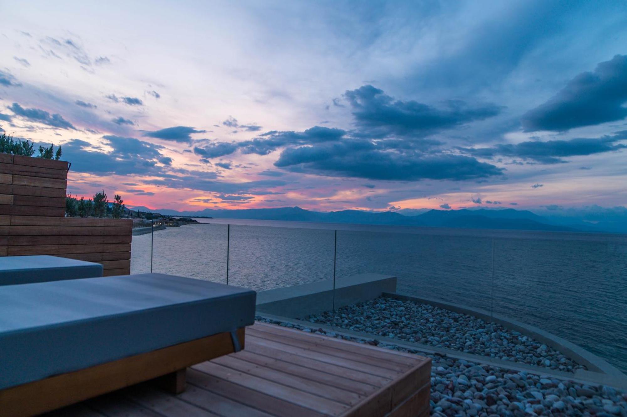 Alissachni Seaside Hotel Дервенион Экстерьер фото